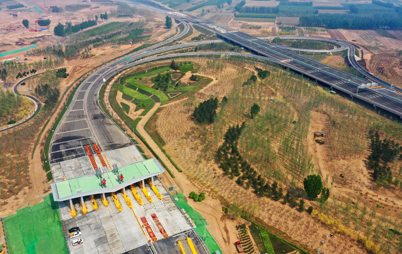 北京大兴国际机场北线高速公路河北廊坊段通车