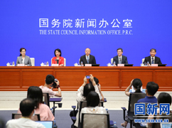 国务院政策例行吹风会主席台0.jpg