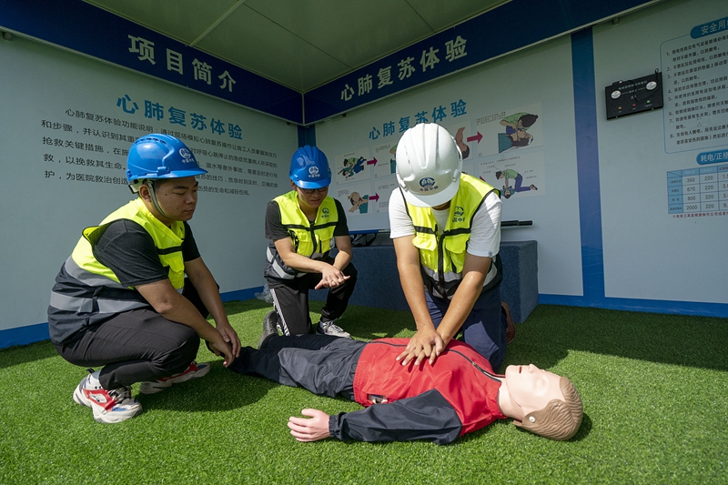 武汉:安全培训进工地