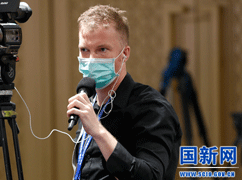 路透社记者提问_large.gif