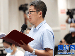 中央广播电视总台央视记者提.gif