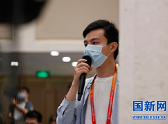 新京报记者提问_large0.jpg