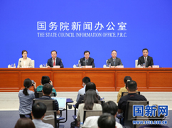 国务院政策例行吹风会主席台_.jpg