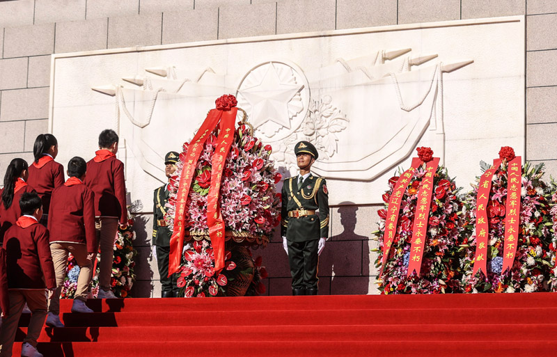 纪念中国人民志愿军抗美援朝出国作战70周年敬献花篮仪式隆重举行
