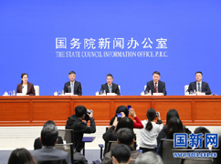 国务院政策例行吹风会主席台_.jpg