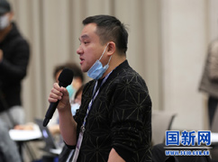 央视记者提问_la.jpg