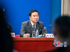 中国疾控中心消毒学首席专家、环境所消毒与感染控制中心主任张流波回答记者提问.jpg