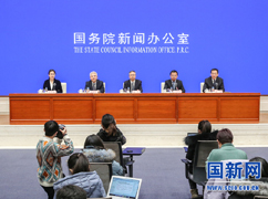 5国务院政策例行吹风会主席台_large.jpg