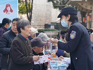 学雷锋1题图.jpg