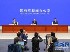 国务院政策例行吹风会主席台0.jpg