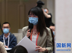 海报新闻记者提问_large.jpg