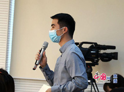 封面新闻记者提问.jpg