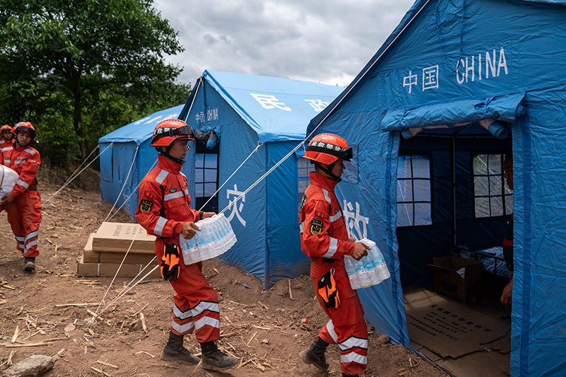云南漾濞抗震救灾工作有序开展