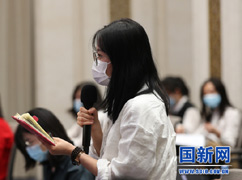1海报新闻记者提问_large.jpg