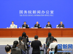 国务院政策例行吹风会主席台11_large.jpg
