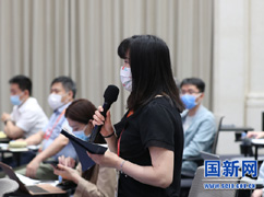 00深圳特区报记者提问_large.jpg