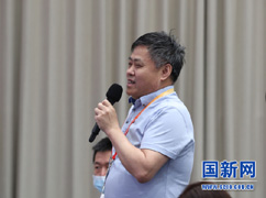 00解放日报记者提问_large.jpg
