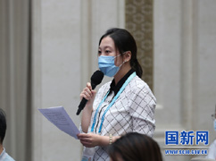 00香港紫荆杂志记者提问.jpg