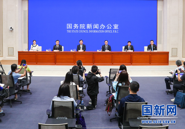 国务院政策例行吹风会主席台