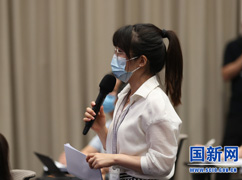 海报新闻记者提问_large.jpg