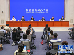 国务院政策例行吹风会主席台_large.jpg