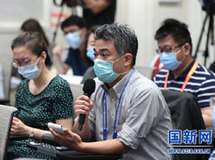 日本经济新闻记者.jpg