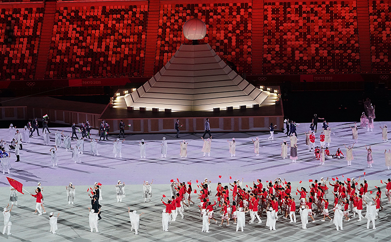 东京奥运会开幕式举行中国体育代表团入场