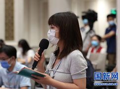 10封面新闻记者提问_large.jpg