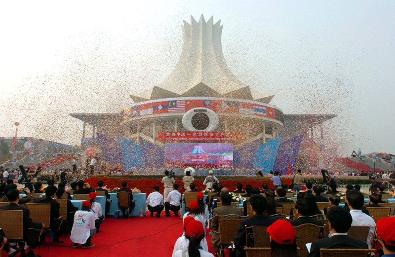 2004年11月3日,首届中国-东盟博览会在广西南宁开幕.