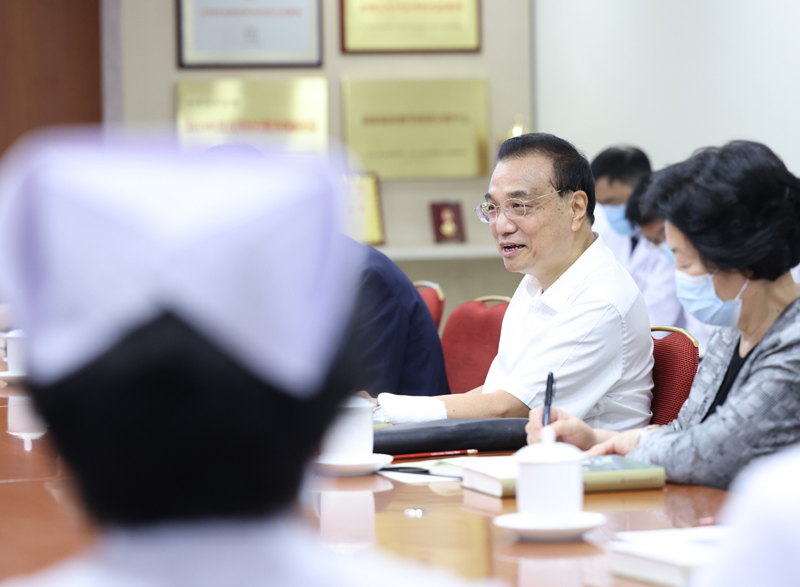 李克强在北京协和医院考察并召开医学专家座谈会