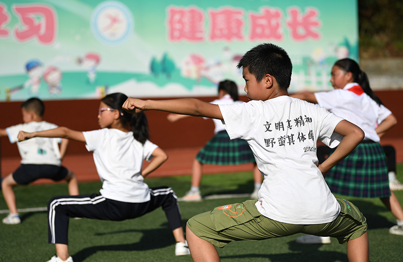 学武术到哪里_小女孩适合学跆拳道还是武术_学少儿武术一年学费
