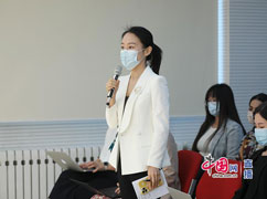 12中国教育电视台记者提问.jpg