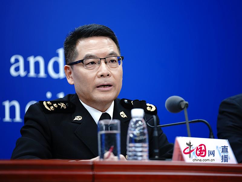 海关总署卫生检疫司司长林伟回答记者提问