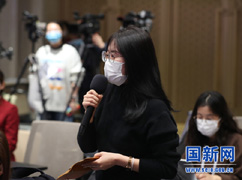 海报新闻记者提问_large.jpg