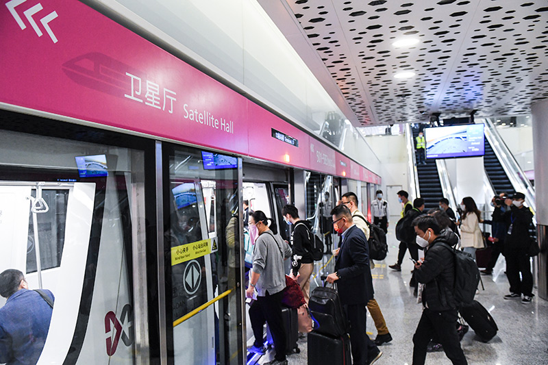 深圳机场卫星厅正式投入运营