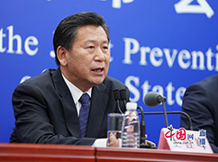 16教育部体育卫生与艺术教育司司长王登峰回答记者提问.jpg