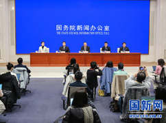 国务院政策例行吹风会主席台_.jpg