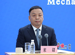 2国家卫生健康委新闻发言人、宣传司副司长米锋主持发布会.jpg