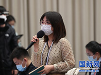 10封面新闻记者提问_large.jpg