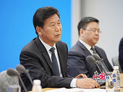 16教育部体育卫生与艺术教育司司长王登峰回答记者提问.jpg