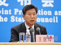 13教育部体育卫生与艺术教育司司长王登峰回答记者提问.jpg