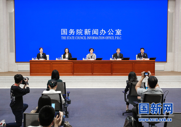 国务院政策例行吹风会主席台