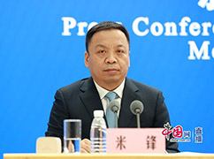 3国家卫生健康委新闻发言人、宣传司副司长米锋主持新闻发布会.jpg