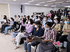 4发布会现场媒体记者举手提问.jpg