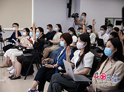 4发布会记者举手提问.jpg