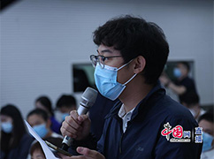 3.新华社记者提问.jpg