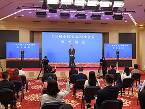 采访部长题图.jpg