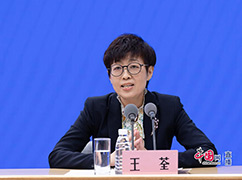 9北京儿童医院急诊科主任王荃回答记者提问.jpg