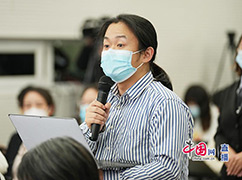 12每日经济新闻记者提问.jpg