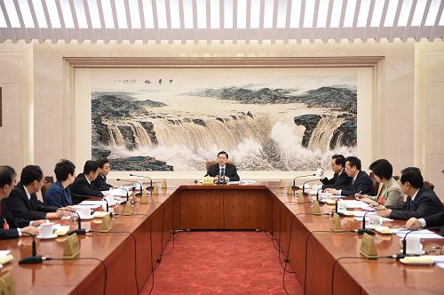 3月12日,十二届全国人大二次会议主席团常务主席第二次会议在北京人民大会堂举行。十二届全国人大二次会议主席团常务主席、全国人大常委会委员长张德江主持会议。 新华社记者李学仁摄